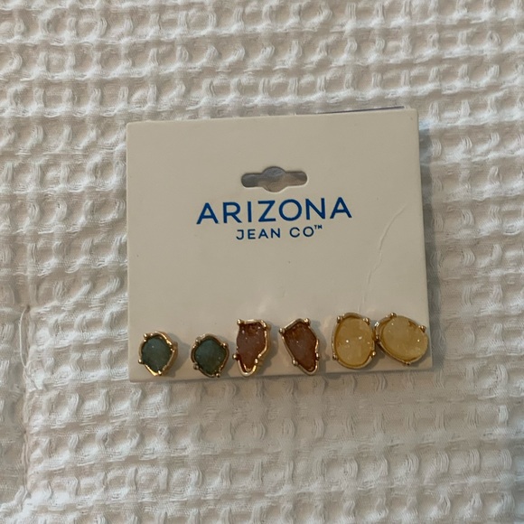 Earring stud set!!! - Picture 1 of 3